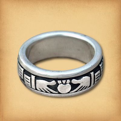 Claddagh Spin Ring (sizes 4, 5)