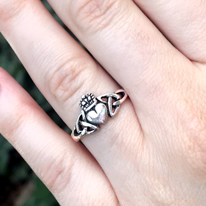 Silver Knotwork Claddagh Ring